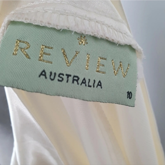 Review White Cream Size 10 Satin Feel Soft Shoulder Women's Top Shirt Blouse - Picture 8 of 12